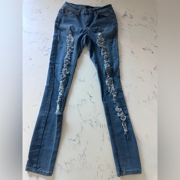 UWD Denim - UWD Juniors/Women’s Y2K Ripped Denim Skinny Jeans size 5